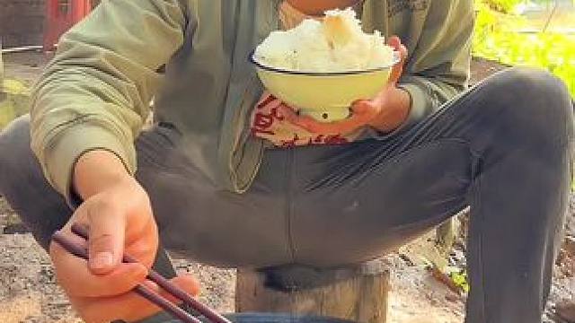 #我的乡村生活 #农村美食 #来自乡村土灶的烟火气 腊肉煮菜