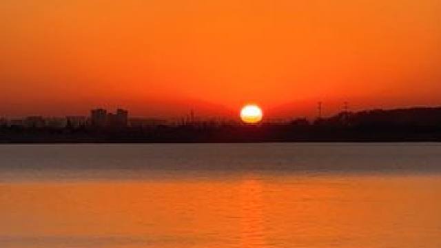 日出的那一刻有被治愈到吗？#清晨第一缕阳光 #保持热爱奔赴山海 #治愈系 #随拍 #日出