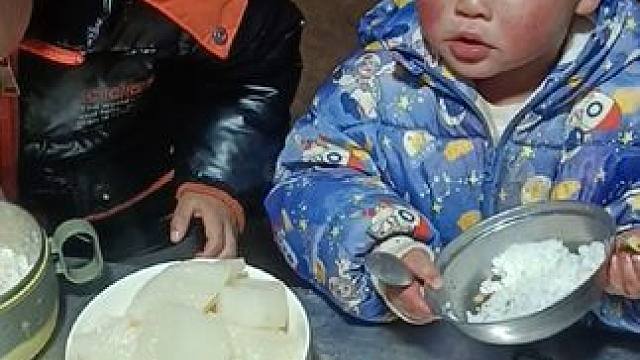 今天吵油渣和花菜吃。#记录真实生活