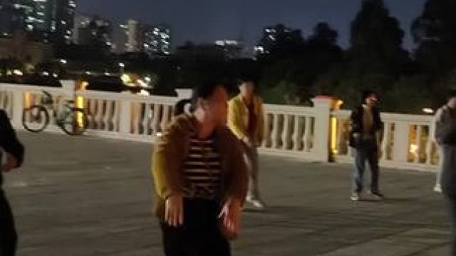 现学现卖有模有样的后面几位老太太围着我要加我微信和我交朋友，我下次不敢去了#因为热爱所以坚持 #武术