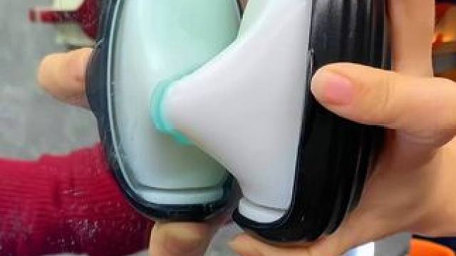 神奇的粘毛器!不仅能轻松清理头发和猫猫狗狗掉落的毛发，水一冲就干净能继续用了 #粘毛神器  #养猫人