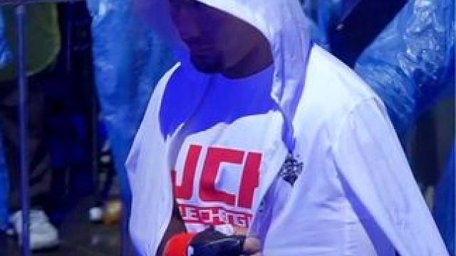 感受一下雄鹰一般的男人艾力强大的压迫感，12月28号他将与毕徳力雅争夺轻量级百万赏金#jck百万赏金