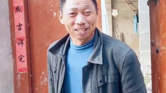 #农村生活 #走进山圈村（6）李家楼，看到别人都搬走了，大哥却不知怎么办，大哥腿