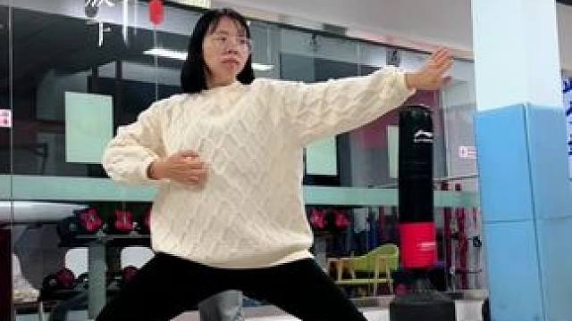 “初见她漫步溪桥下，她轻摘一朵桃花”。#太极拳 #传统文化 #国风古韵 #相思遥 #冬日美好