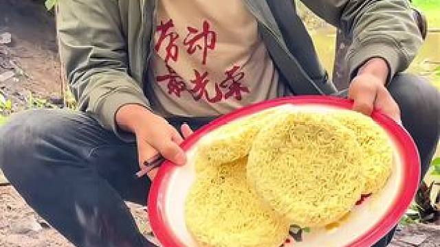 #我的乡村生活 #农村美食 #农村生活主打一个不能闲着 瓜尖叶炒面