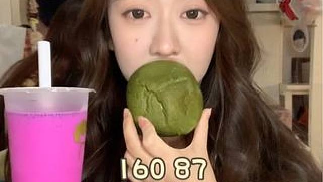 vlog｜160 86斤一天吃什么
又是被抹茶套头的一天～
#一天吃什么 #保持体重的一天吃什么 #
