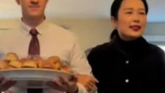 小黄与家人过感恩节，做了面包带过去聚餐 #小黄远嫁美国