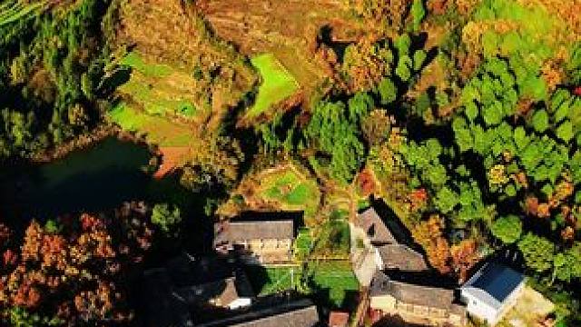 冬日阳光下的古院落#被群山环抱的村落是世外桃源 #乡愁记忆 #古村落里的慢生活 #故乡的原风景 #剑