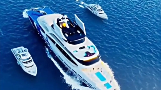 第一天见面
安强哥：要游轮吗
佳儿   ：要呀
于是乎~~~