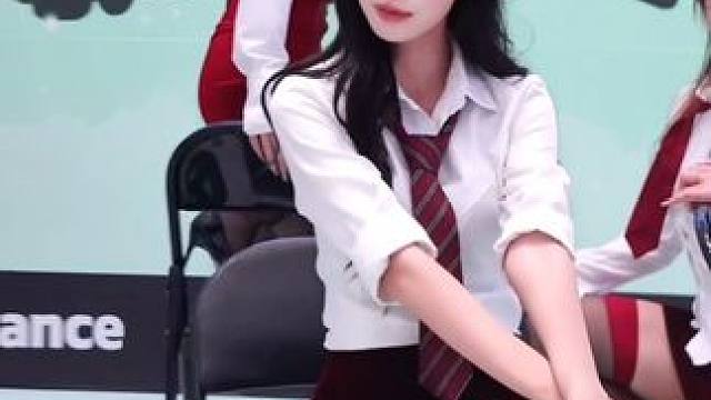 蹭小欣宝宝滴直拍～#aoa短裙 #媚女 #直拍 #路演 #随机舞蹈