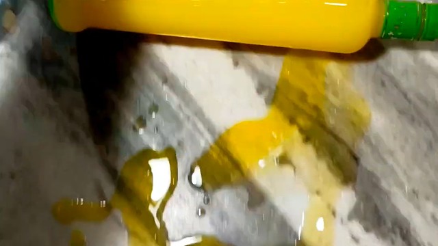 楼梯滚瓶子爆破解压时刻