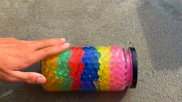 楼梯滚瓶子爆破解压时刻