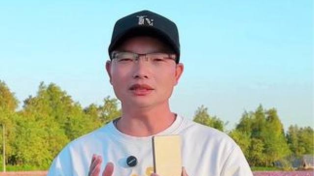 自拍总是找不到自己的位置，不如试试这款手机投屏器，有了它自拍就像照镜子一样简单#视澎拍拍宝#拍照神器