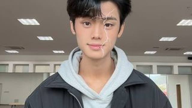 好想每天都在你左右#大学生 #摩羯座  #男高中生 #校园生活 #反差