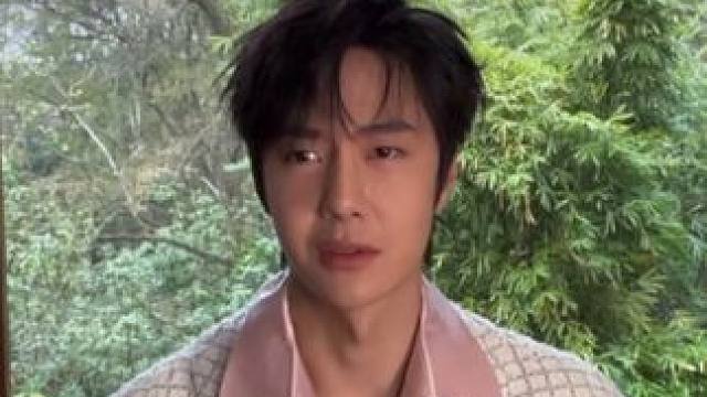 #王一博直播淡淡的 只有下播能让他嘴角上扬（演我下班），结果不会关直播#王一博