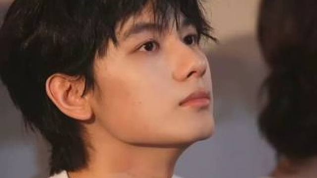 咱就是说，少年感和少年叔感都随意切换！#胡先煦#人夫感 #西装杀 #小说男主脸 #颜值