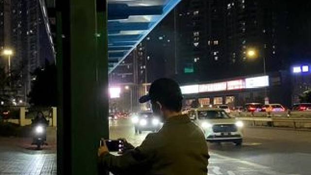 晚上下班试试这样拍#手机摄影 #拍摄技巧 #城市的夜晚 #夜景