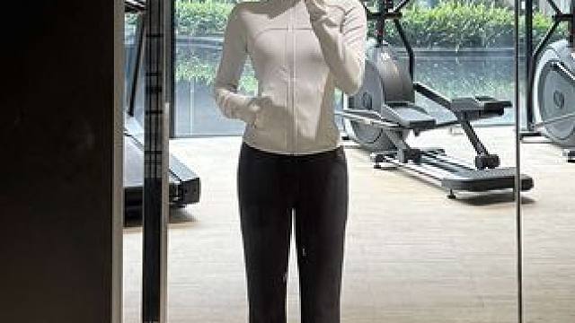 来点甜的#健身日常 #健身穿搭 #63岁阿姨健身8年身材如少女 #毫无训练痕迹 #没人疼就去健身