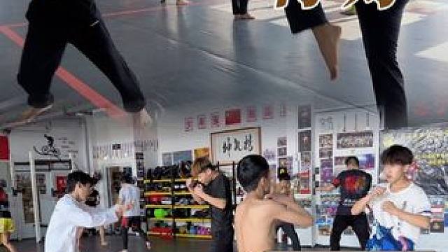 父母给的是背景，自己打的叫江山。
不要假装很努力，结果不会陪你去演戏！灿烂辉煌的人生要靠自己去努力，