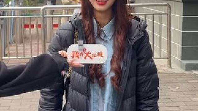 最接受不了的男生行为二选一#街头采访 #路人视角 #趣dou校园 #街采 #这视频有料