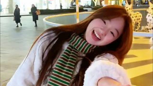 牵我的手 我知道你会带着我向前走～#突然出现 #冬日