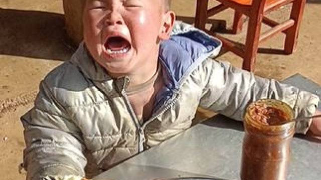 这就是带孩子在家里闲着，其中的心酸只有自己懂。#农村娃