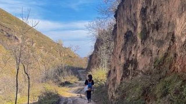 #走进大山深处 #走进冬日山野 #远离城市的喧嚣 #走在乡间的小路上回忆童年时光 #勾起我们对往昔的