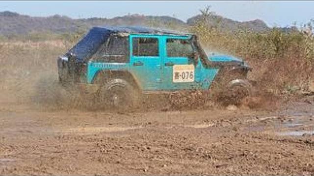 我的马儿我做主我想咋耍就咋耍，牧马人的魅力、你不喜欢我不怪你！#jeep牧马人 #玩出你的热爱 #河