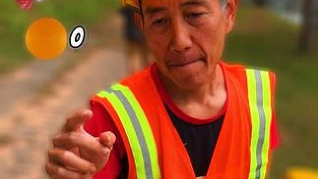 Tỏung搞笑 拿着橘子有惊喜
#搞笑#解压#搞笑视频