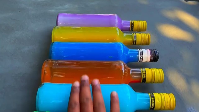 楼梯滚瓶子爆破解压时刻