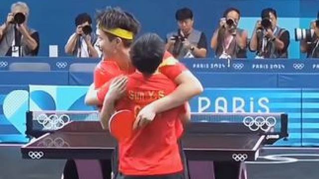 通过对比可以看出大头对莎莎真的很好，真的很暖。#孙颖莎 #爱的就是你崔十八版