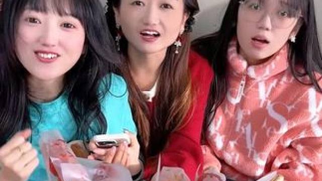 羊公子请女同事吃冰糖葫芦，哈哈笑不活了 #真会玩系列 #办公室游戏 #办公室日常 #美女日常 #冰糖