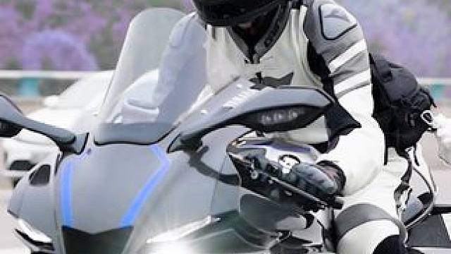 “我喜欢你，所以你走的路要繁花盛开，要人声鼎沸”#大玩具 #机车