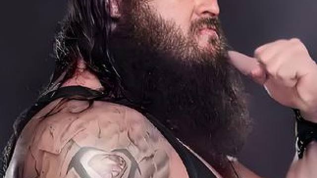 布朗斯图曼vs凯文欧文斯萨米辛！#WWE #布朗斯图曼 #凯文欧文斯 #萨米辛 #摔角