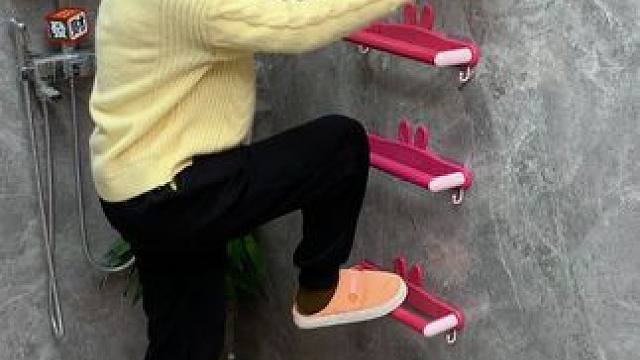 可伸缩毛巾架 收纳毛巾不占空间，还是个#可伸缩拖鞋架 拖鞋上墙不积水，卫生间干净整洁多了#免打孔  