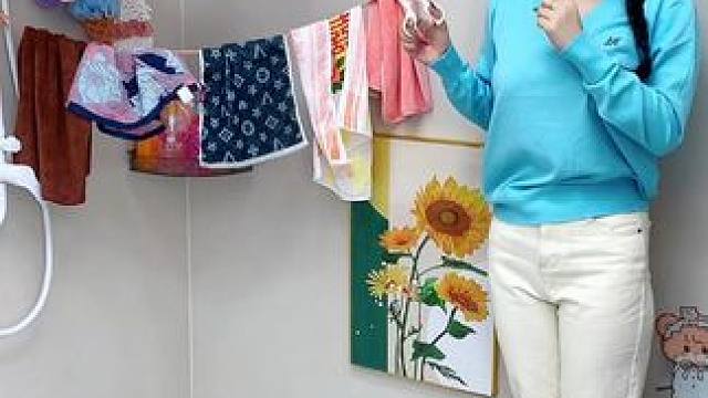 #可伸缩毛巾架 收纳毛巾不占空间，还是个#可伸缩拖鞋架 拖鞋上墙不积水，卫生间干净整洁多了#免打孔 