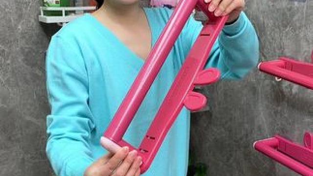 #可伸缩毛巾架  收纳毛巾不占空间，还是个#可伸缩拖鞋架 拖鞋上墙不积水，卫生间干净整洁多了#免打孔