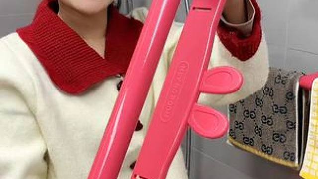 #可伸缩毛巾架  收纳毛巾不占空间，还是个#可伸缩拖鞋架 拖鞋上墙不积水，卫生间干净整洁多了#免打孔