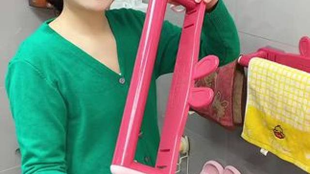 #可伸缩毛巾架 收纳毛巾不占空间，还是个#可伸缩拖鞋架 拖鞋上墙不积水，卫生间干净整洁多了#免打孔 