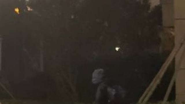 我说“这个小朋友看起来好像不是很开心”，男朋友说他反而觉得“这段路是他最轻松的时刻”