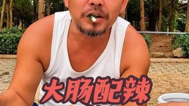 沙和尚在广西吃猪大肠配辣椒，晚上迎接于老大#自驾游 #床车生活