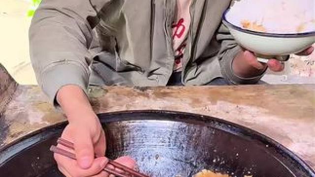 #我的乡村生活 #农村美食 
苦瓜焖羊排这也太香太好吃了扛不住啊