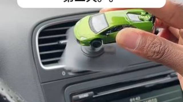 可是它真的好酷，还能漂移~ #玩个很新的东西 #车载摆件