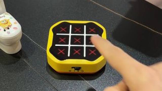 我竟然连人机都打不过~ #井字棋 #玩个很新的东西