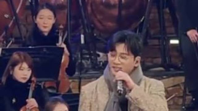 #苏有朋特别版雨蝶献给琼瑶阿姨 此刻唱响的雨蝶，满满的都是对琼瑶阿姨的怀念...#苏有朋 #很高兴幻