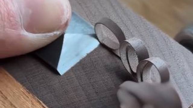 沉浸式刮木头解压方式。 #解压视频 #强迫症看了很享受 #极度舒适的声音 #极度舒适 #减压视频