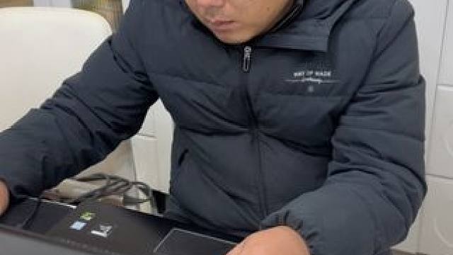 这几天赵李为了保质保量的做好酱豆 每天只睡三个多小时的觉 ，晚上坐着回复着信息就困的睡着了 ！这次赵