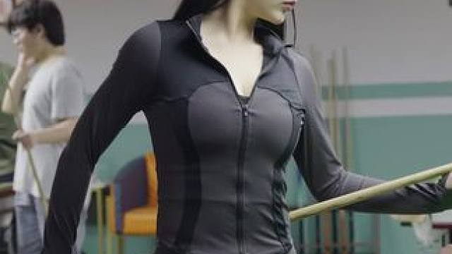 台球偶遇美女 #台球美女 #大长腿美女 #瑜伽裤