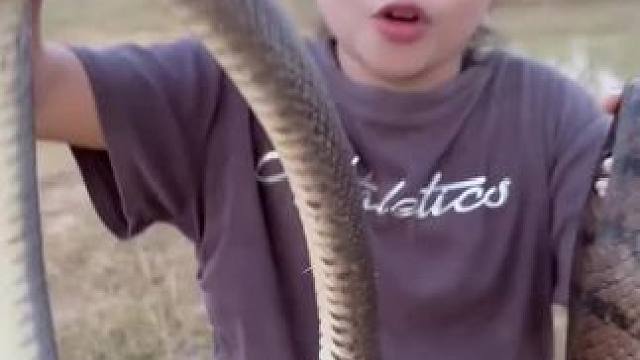 泰国特色美食水煮辣条 #我的乡村生活 #农村美食记录生活 #东南亚风情 #全村最靓的仔 #农村户外