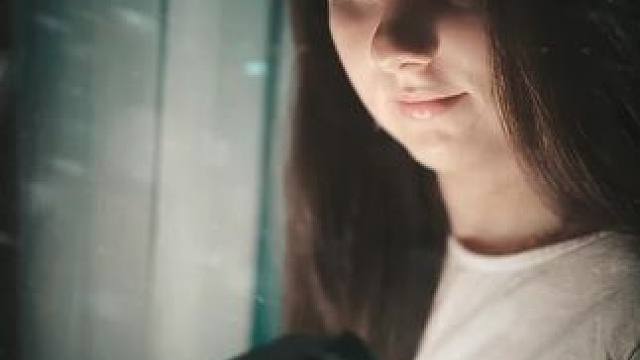 宅家照样可以给女友拍出高级氛围感照 #拍出电影感 #手机拍摄小技巧 #日常vlog #手机拍照高级技